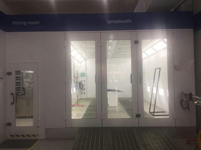 Cabine de pulverização de pintura para autocarros com solução de elevador de carro 3D na Indonésia